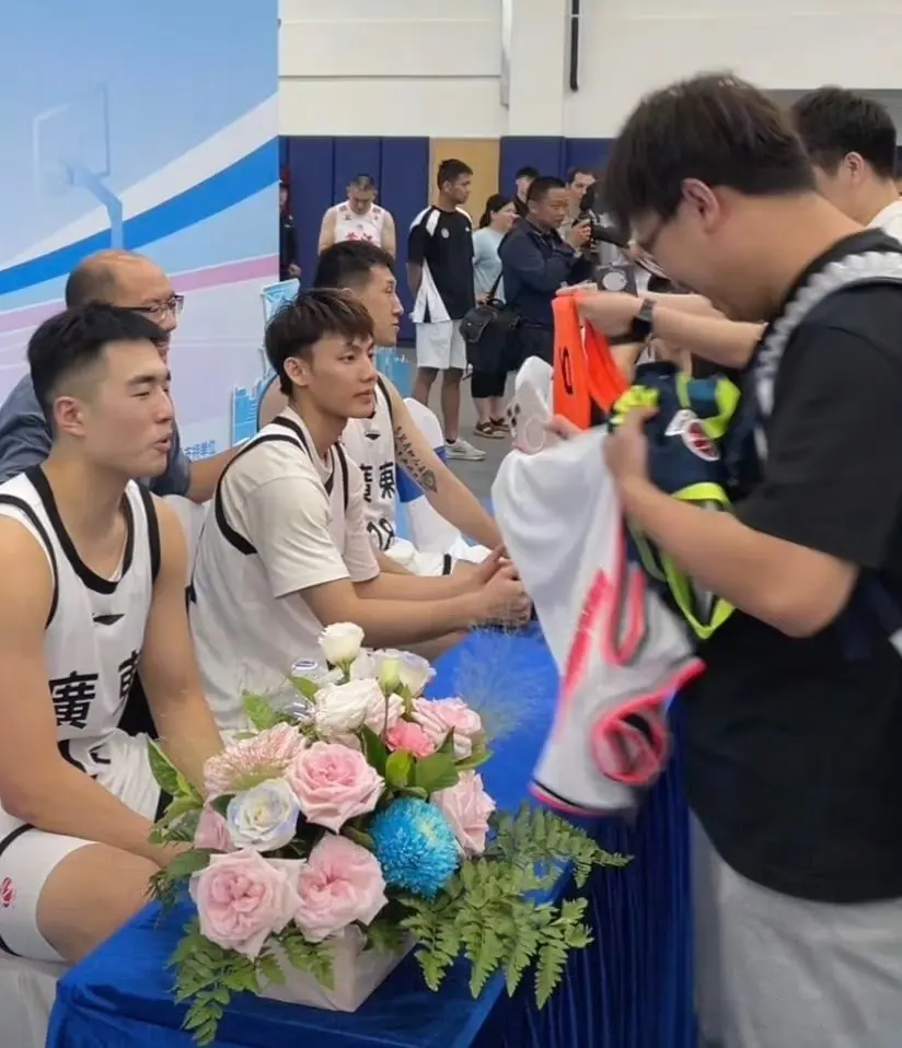 张文逸和焦, 容中 张文逸和焦, 容中